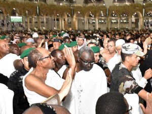 eccbcdc2 pix 3 News in Photographs: Buhari in Makkah