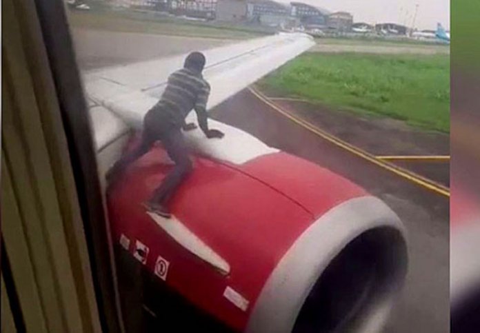 c9e04132 man climbing aircraft Police: Man Who Climbed Azman Aircraft at Lagos Airport Not a Nigerian