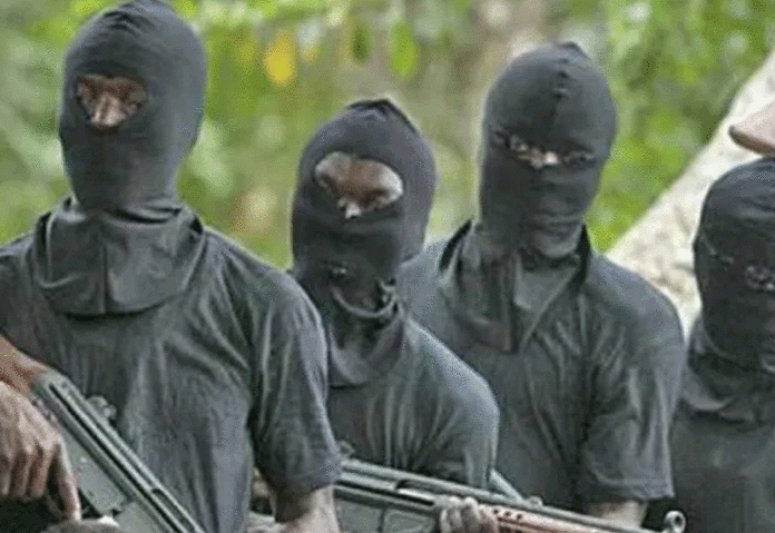 b836bf4e gunmen Gunmen Invade Anambra Community, Chase Away Mourners