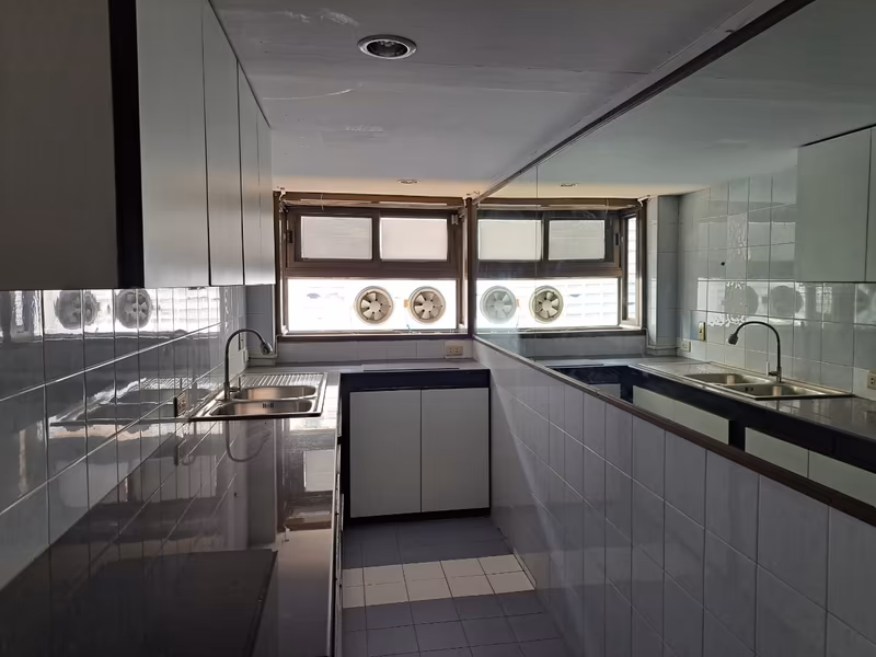 3 Bedroom House For Sale in Khlong Tan Nuea, Vadhana, Bangkok - Image 6