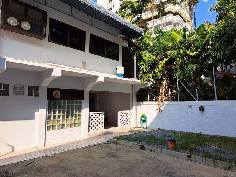 3 Bedroom House For Sale in Khlong Tan Nuea, Vadhana, Bangkok - Image 2