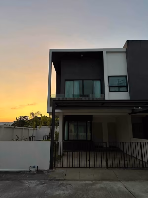 3 Bedroom Townhouse For Rent in Ban Waen, Hang Dong, Chiang Mai - Image 1