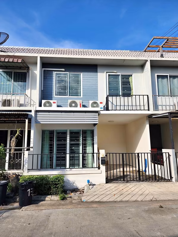 3 Bedroom Townhouse For Sale in Bang Phli Yai, Bang Phli, Samut Prakan - Image 1
