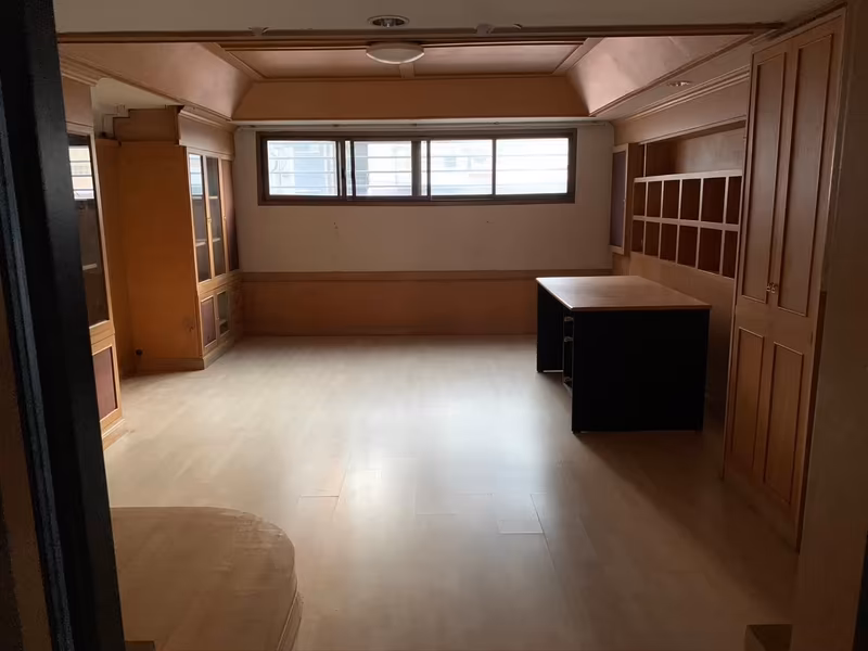 4 Bedroom Townhouse For Sale in Sam Sen Nok, Huai Khwang, Bangkok - Image 3