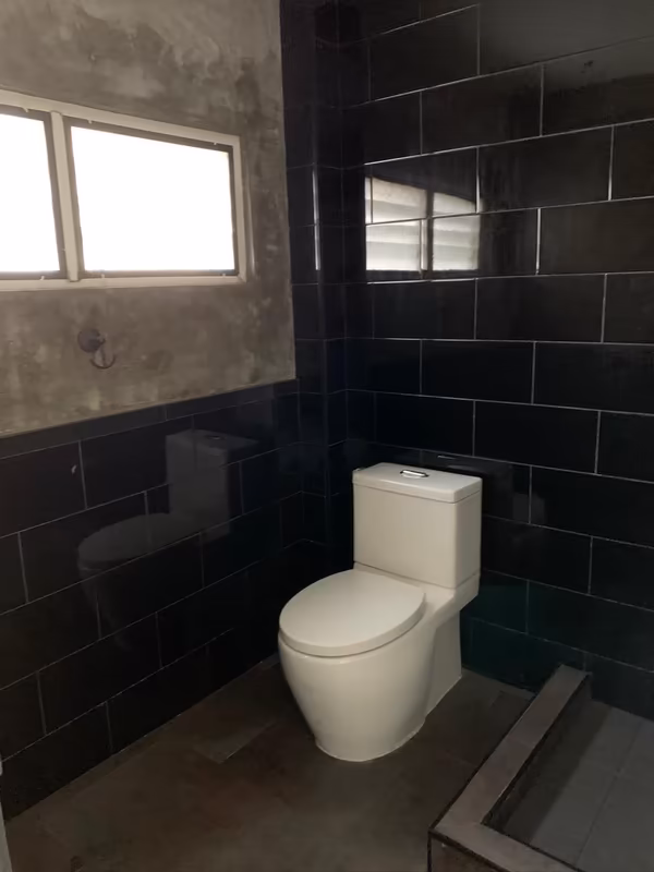 4 Bedroom Townhouse For Sale in Sam Sen Nok, Huai Khwang, Bangkok - Image 4