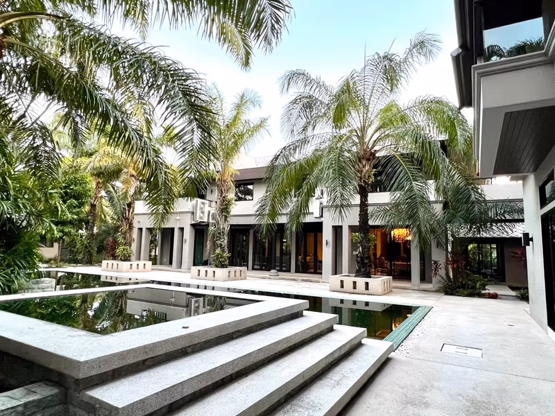 World Club Land - Image 1