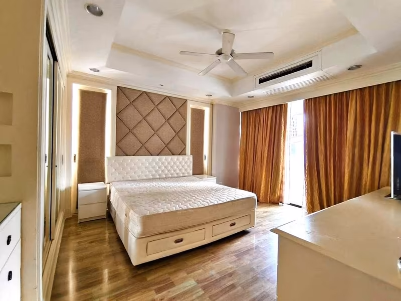 Premier Condominium - Image 4