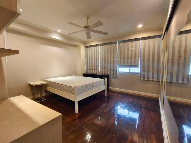 Premier Condominium - Image 6