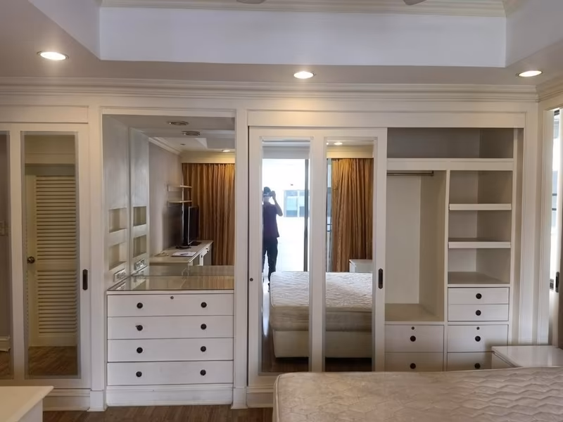 Premier Condominium - Image 2