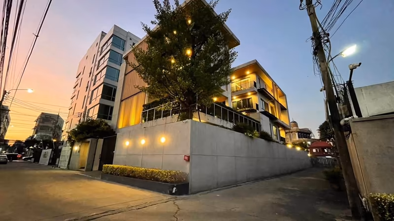 6 Bedroom House For Sale in Pathum Wan, Pathum Wan, Bangkok - Image 1