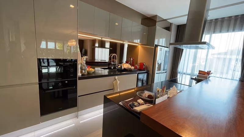 6 Bedroom House For Sale in Pathum Wan, Pathum Wan, Bangkok - Image 8