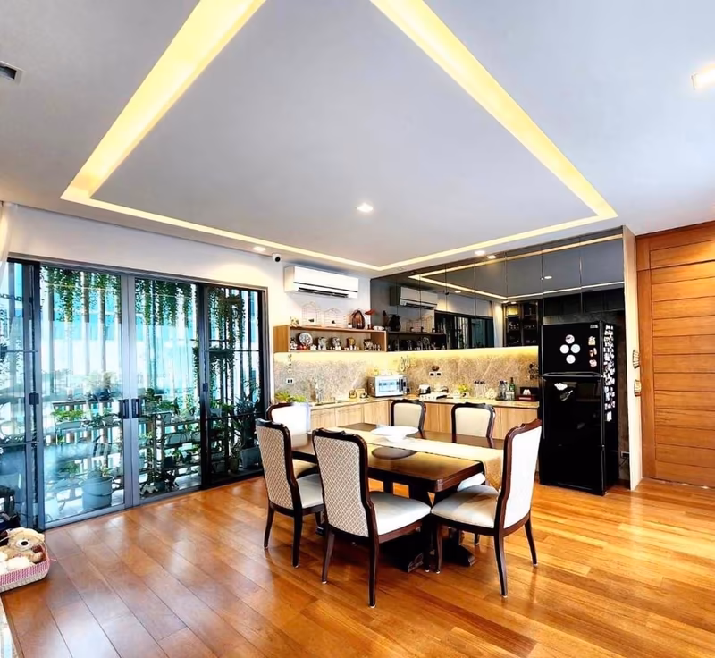 6 Bedroom House For Sale in Pathum Wan, Pathum Wan, Bangkok - Image 2