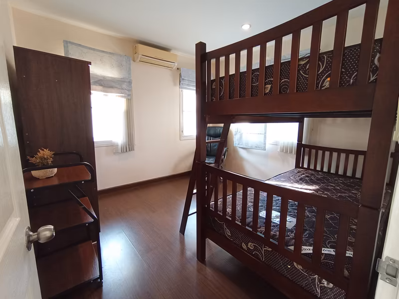 4 卧室 独立房屋 出租 在 - Image 3