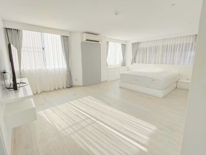 Silom Condominium - Image 4