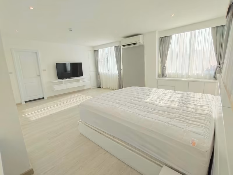 Silom Condominium - Image 11