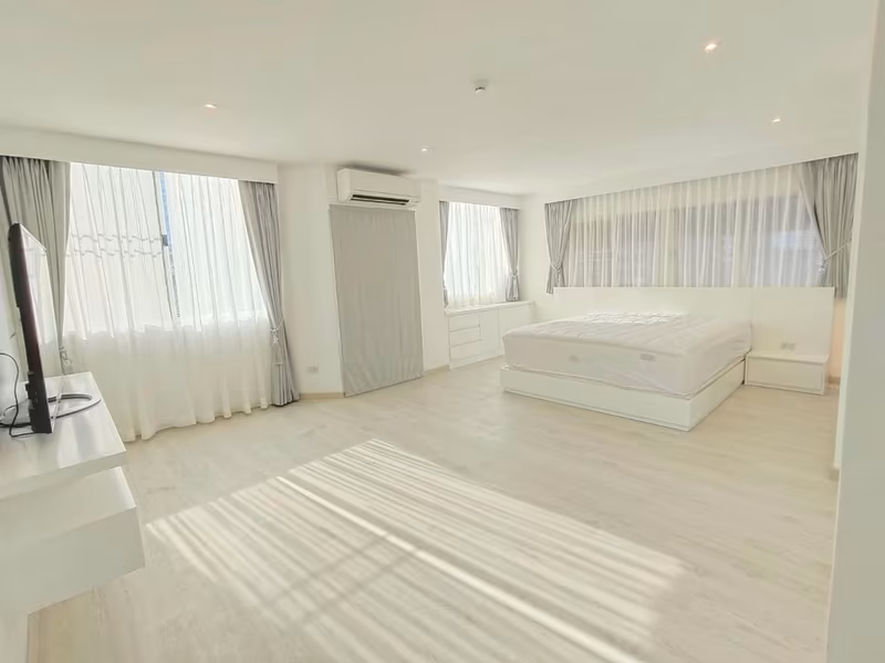 Silom Condominium - Image 12