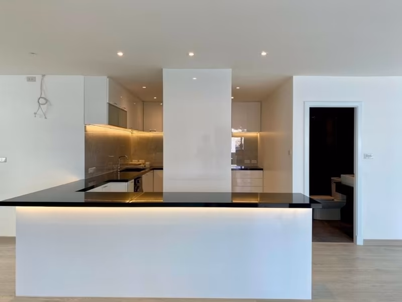 Silom Condominium - Image 13
