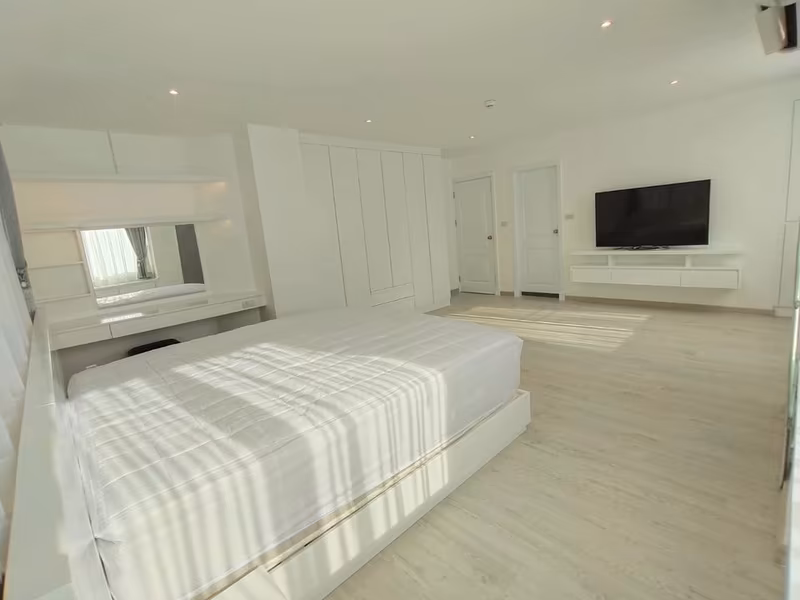 Silom Condominium - Image 14
