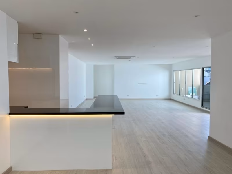 Silom Condominium - Image 15