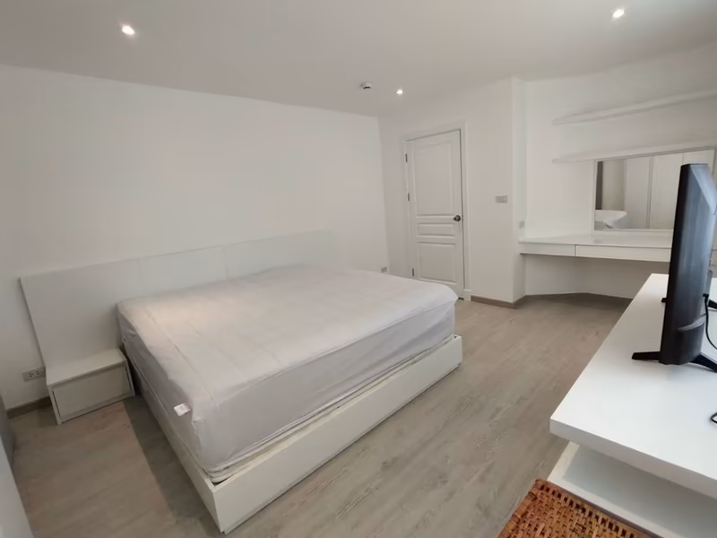 Silom Condominium - Image 8