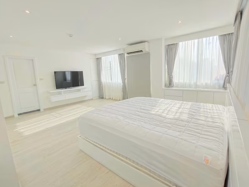Silom Condominium - Image 10