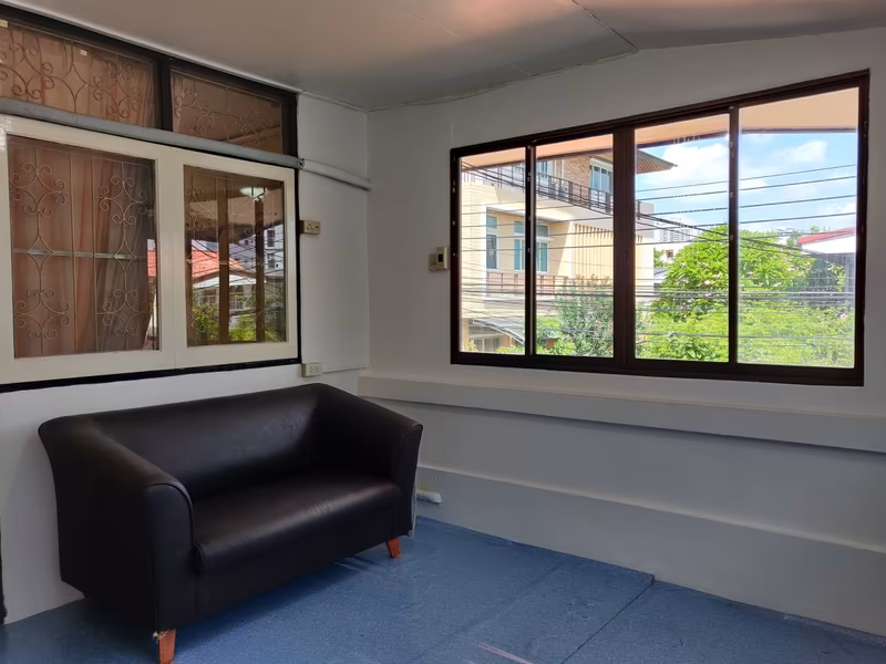 3 Bedroom House For Rent in Sam Sen Nok, Huai Khwang, Bangkok - Image 13