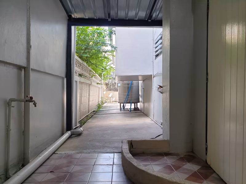 3 Bedroom House For Rent in Sam Sen Nok, Huai Khwang, Bangkok - Image 17