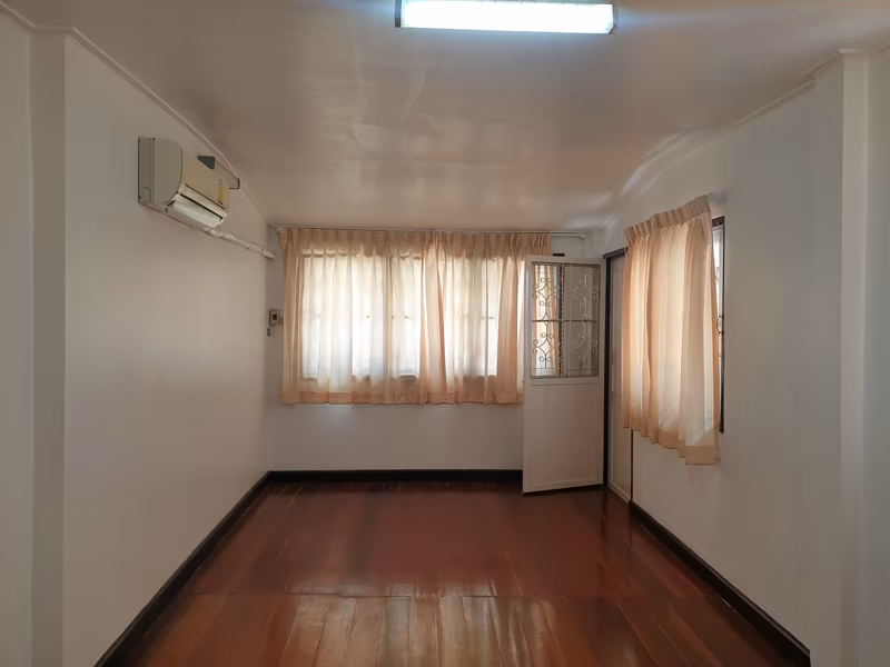 3 Bedroom House For Rent in Sam Sen Nok, Huai Khwang, Bangkok - Image 20