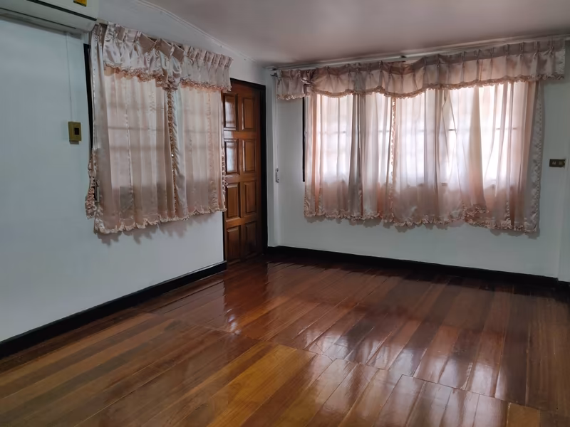 3 Bedroom House For Rent in Sam Sen Nok, Huai Khwang, Bangkok - Image 21