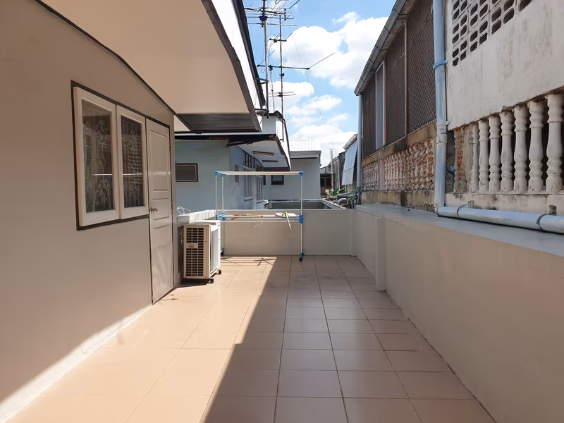 3 Bedroom House For Rent in Sam Sen Nok, Huai Khwang, Bangkok - Image 24