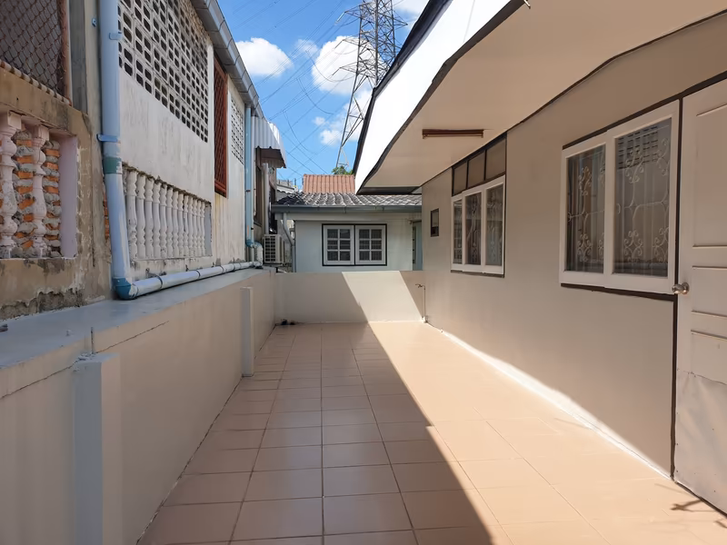 3 Bedroom House For Rent in Sam Sen Nok, Huai Khwang, Bangkok - Image 25