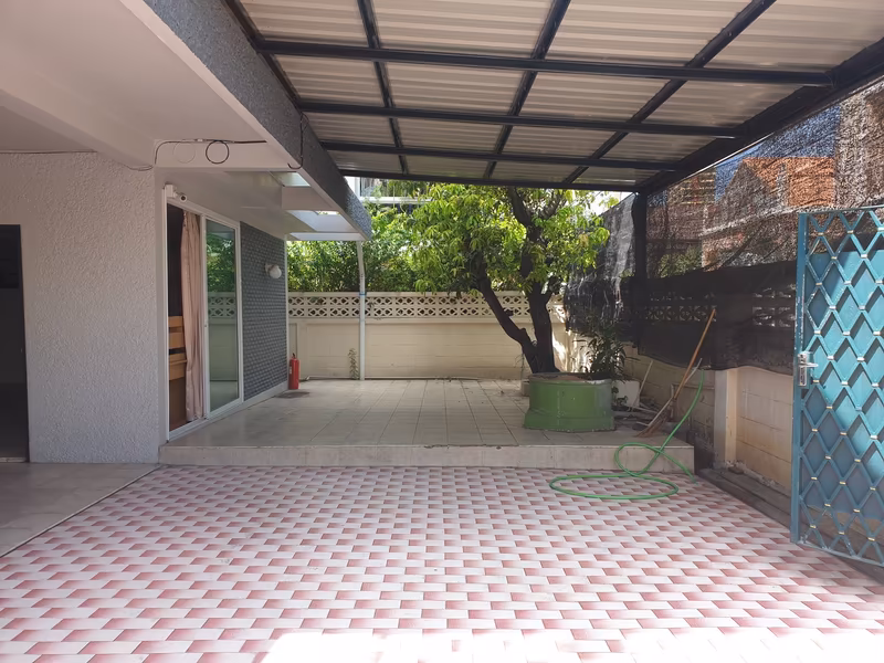 3 Bedroom House For Rent in Sam Sen Nok, Huai Khwang, Bangkok - Image 32