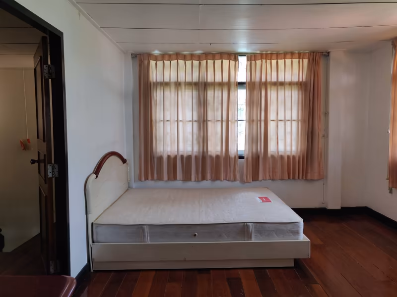 3 Bedroom House For Rent in Sam Sen Nok, Huai Khwang, Bangkok - Image 33