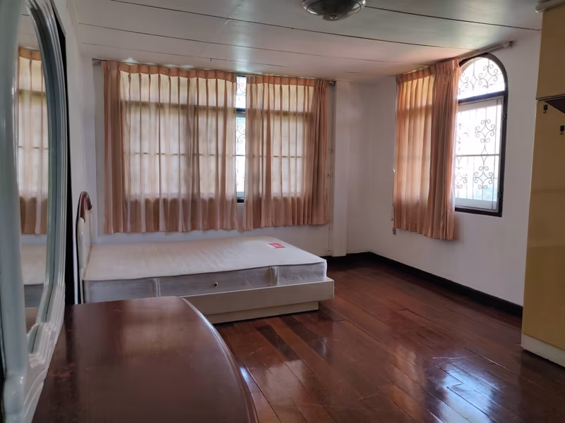 3 Bedroom House For Rent in Sam Sen Nok, Huai Khwang, Bangkok - Image 34