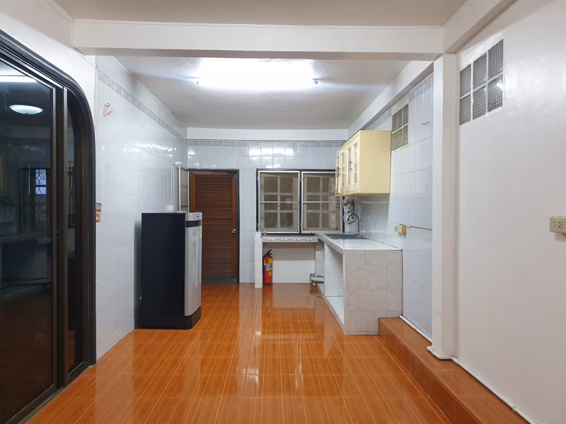 3 Bedroom House For Rent in Sam Sen Nok, Huai Khwang, Bangkok - Image 38