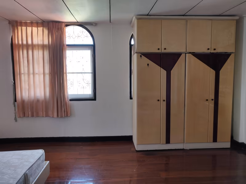 3 Bedroom House For Rent in Sam Sen Nok, Huai Khwang, Bangkok - Image 40