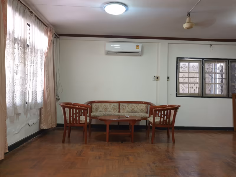 3 Bedroom House For Rent in Sam Sen Nok, Huai Khwang, Bangkok - Image 3