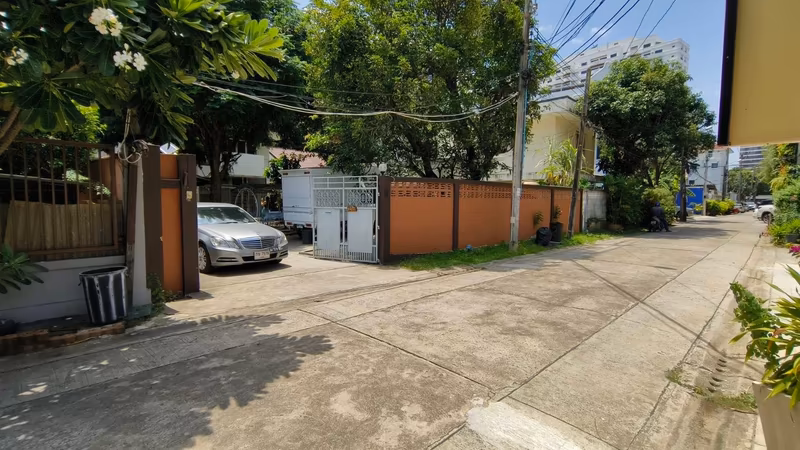 5 Bedroom House For Sale in Khlong Tan Nuea, Vadhana, Bangkok - Image 3