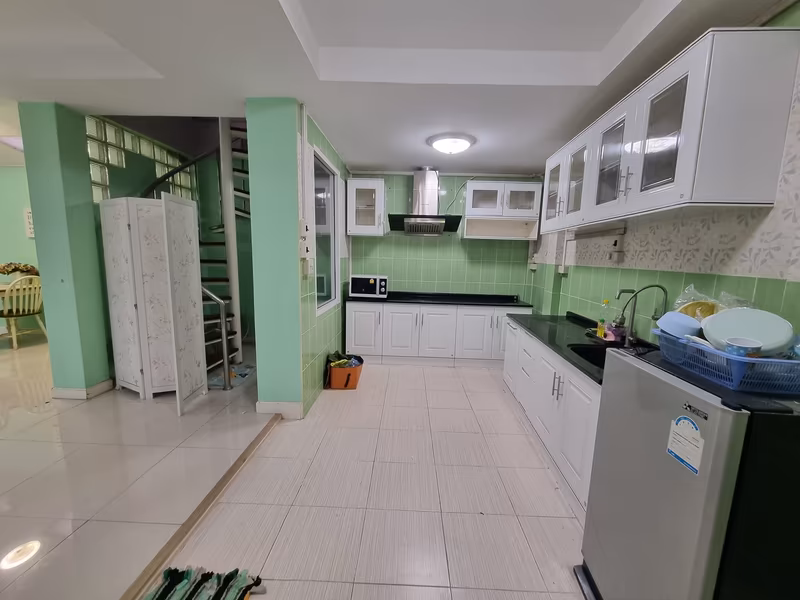 2 Bedroom Townhouse in Bang Chak, Phra Khanong, Bangkok - Image 2