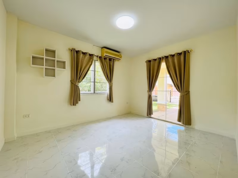 Home in Park - Image 4