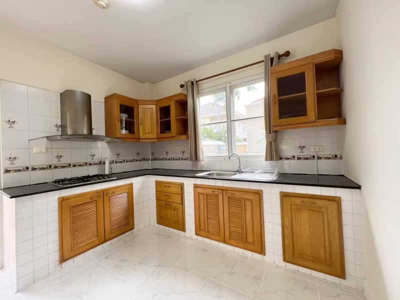Home in Park - Image 16