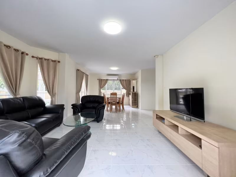 Home in Park - Image 3