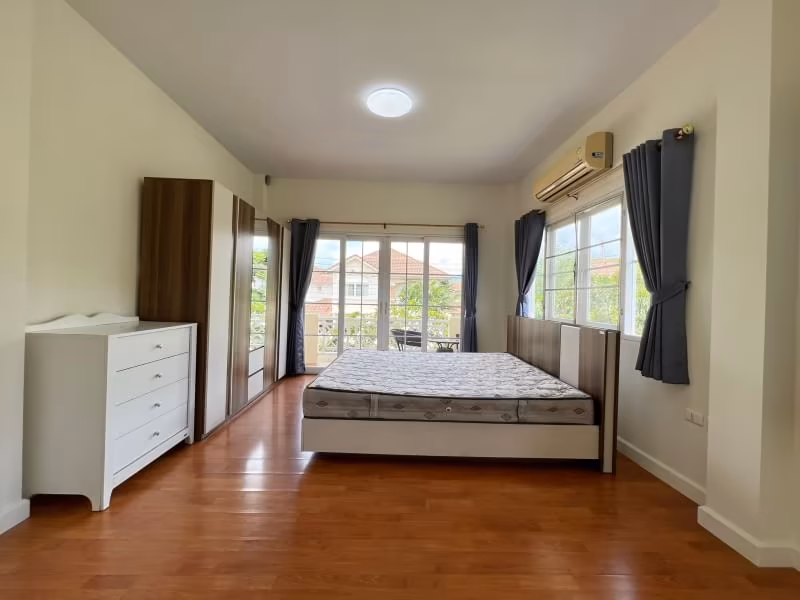 Home in Park - Image 6
