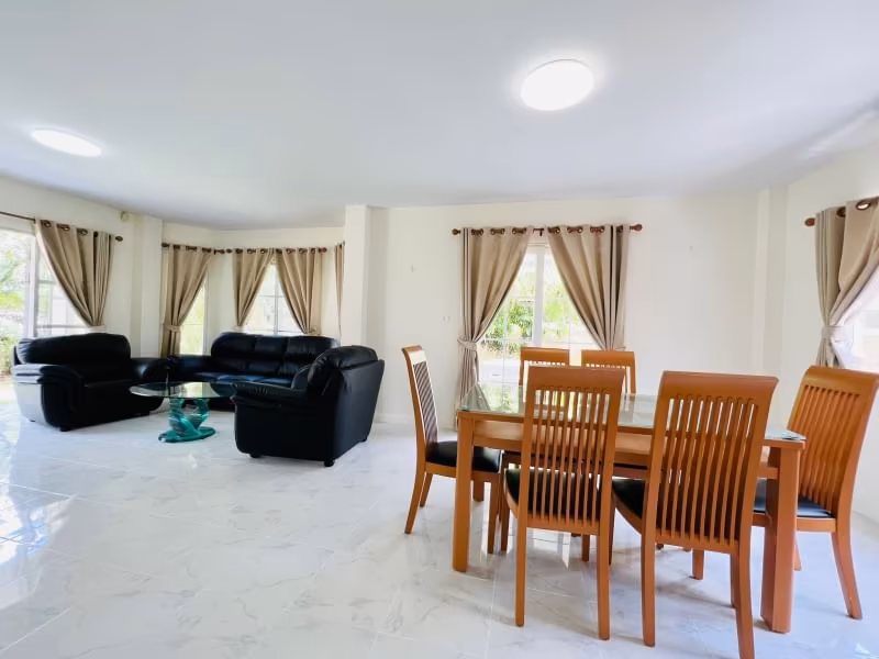 Home in Park - Image 9