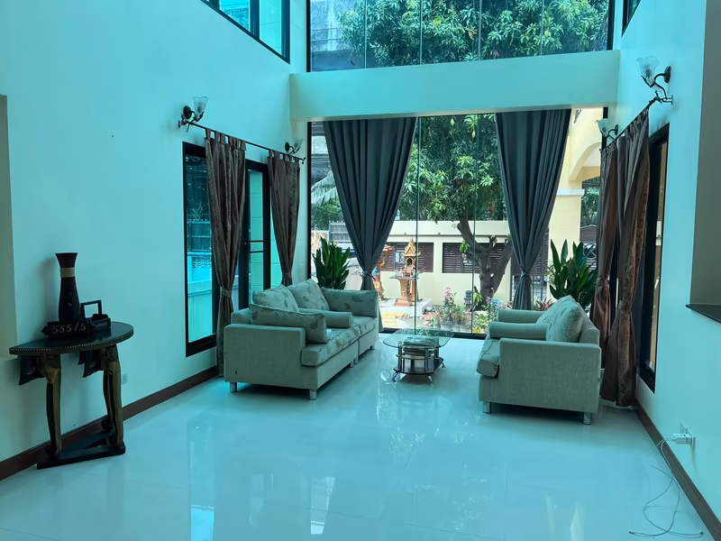 3 Bedroom House For Sale in Pathum Wan, Pathum Wan, Bangkok - Image 3