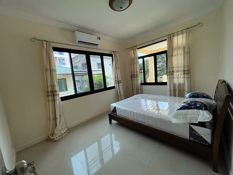 3 Bedroom House For Sale in Pathum Wan, Pathum Wan, Bangkok - Image 5