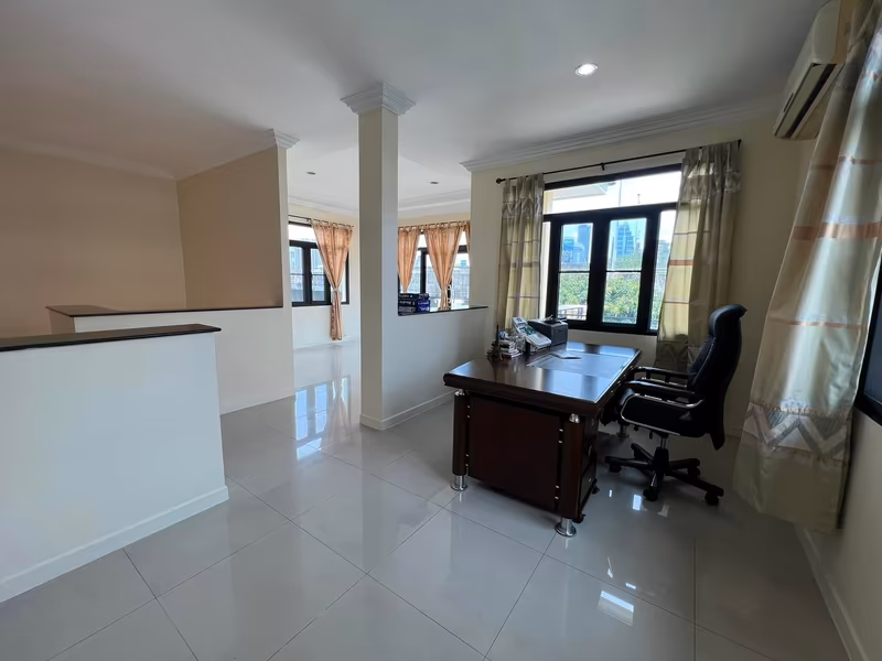 3 Bedroom House For Sale in Pathum Wan, Pathum Wan, Bangkok - Image 6