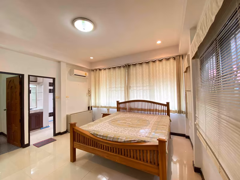 Siriwattana Niwet Village - Image 23