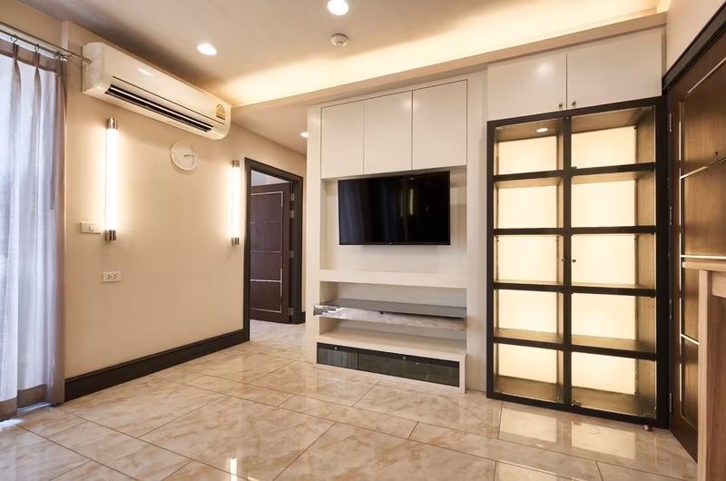 Pathumwan Resort - Image 16
