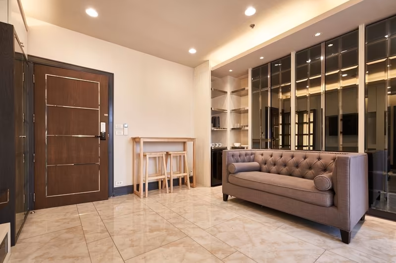 Pathumwan Resort - Image 2